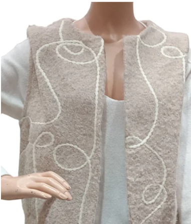 Veste sans manche tissu bouclé avec broderie